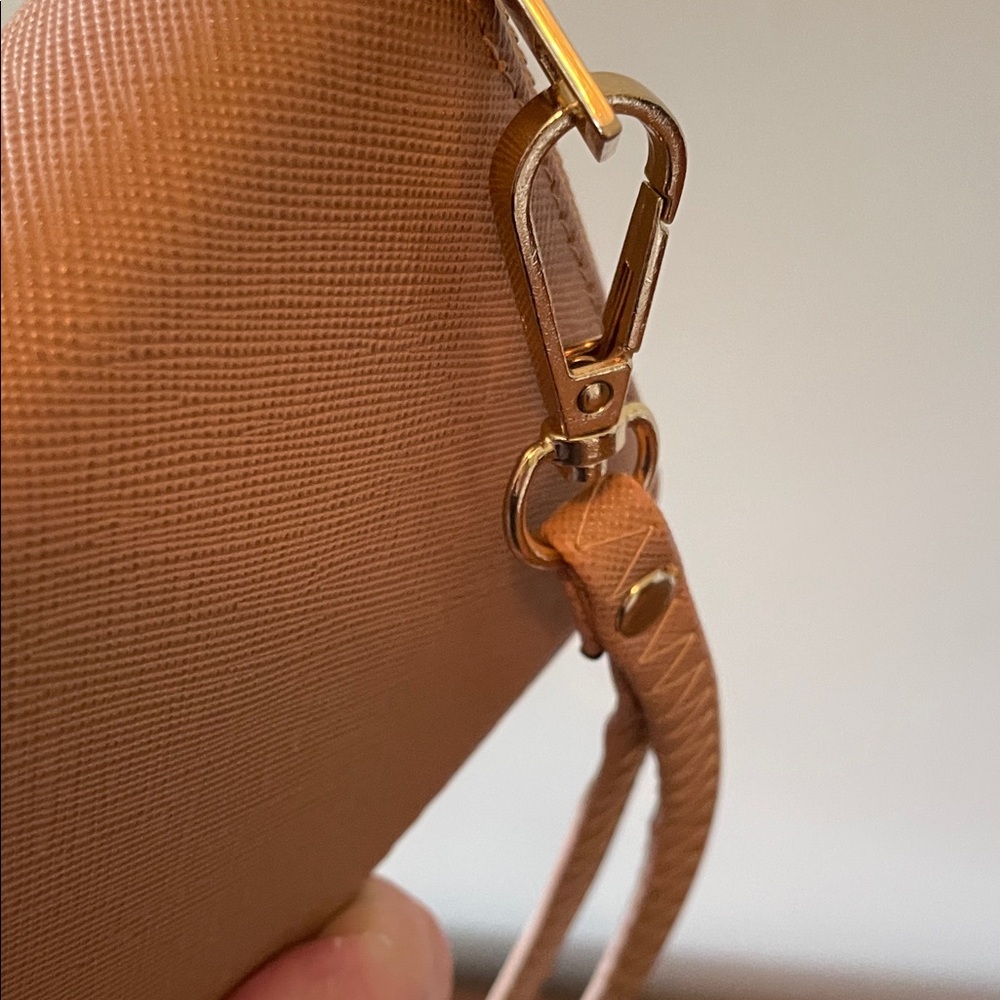 ⭐️NEW Pink Zip-Around Wallet - Picture 6 of 8